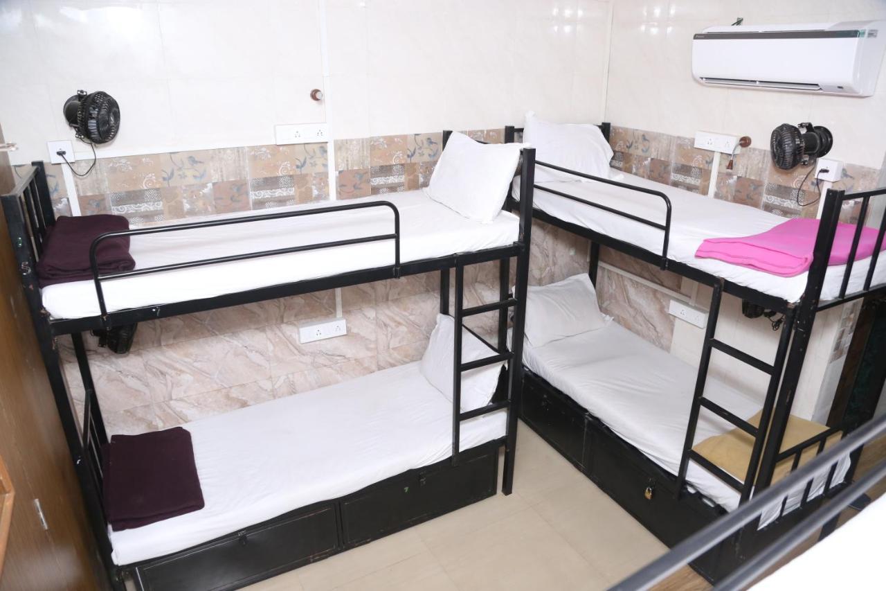 New Super Dormitory Mumbai Exterior photo