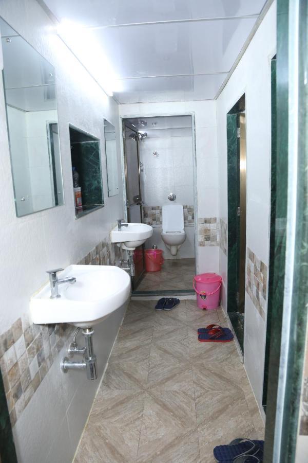 New Super Dormitory Mumbai Exterior photo