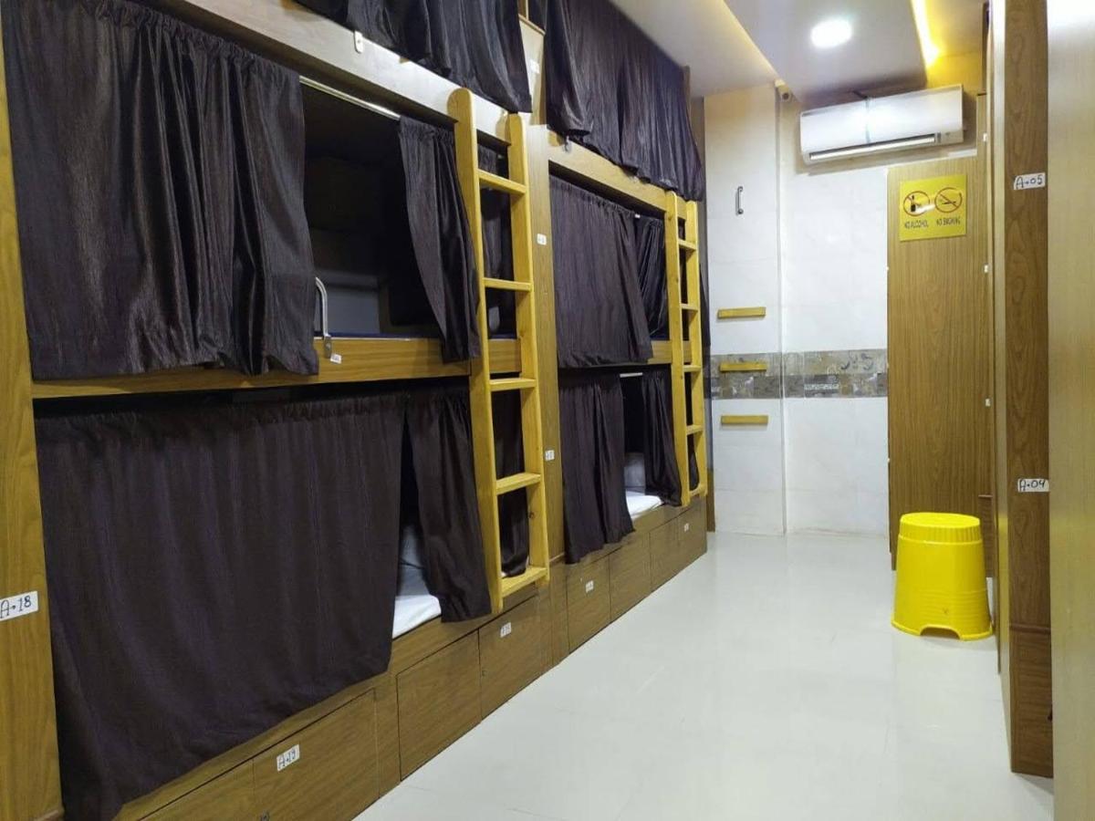 New Super Dormitory Mumbai Exterior photo